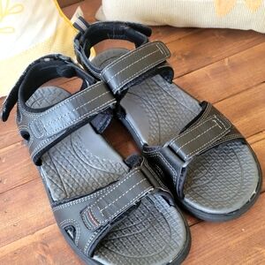 Khumbu Black Canary Sandals size 11